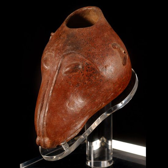 Ceramica raffigurante testa di animale